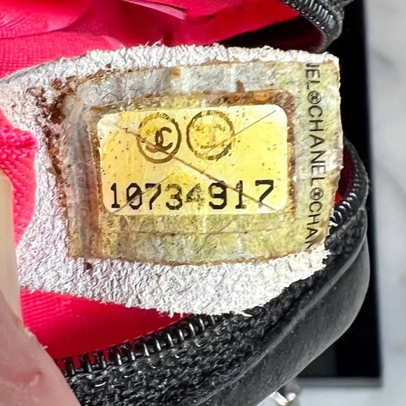 Chanel CC Logo Strassed Belt bag/Crossbody Bag - Picture 7 of 9